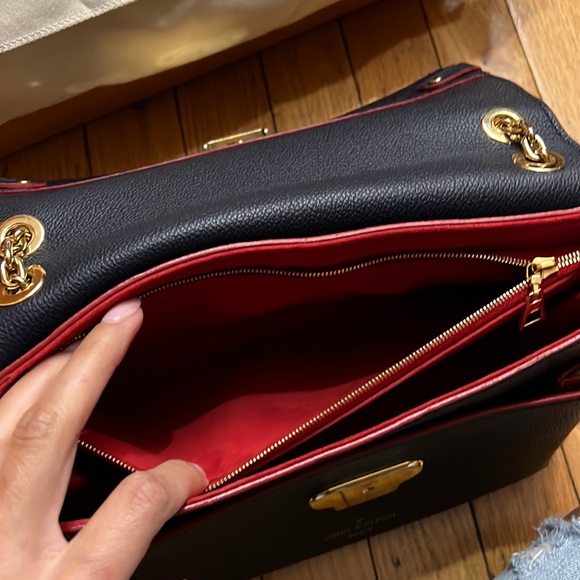 Louis Vuitton flap bag - Picture 5 of 14